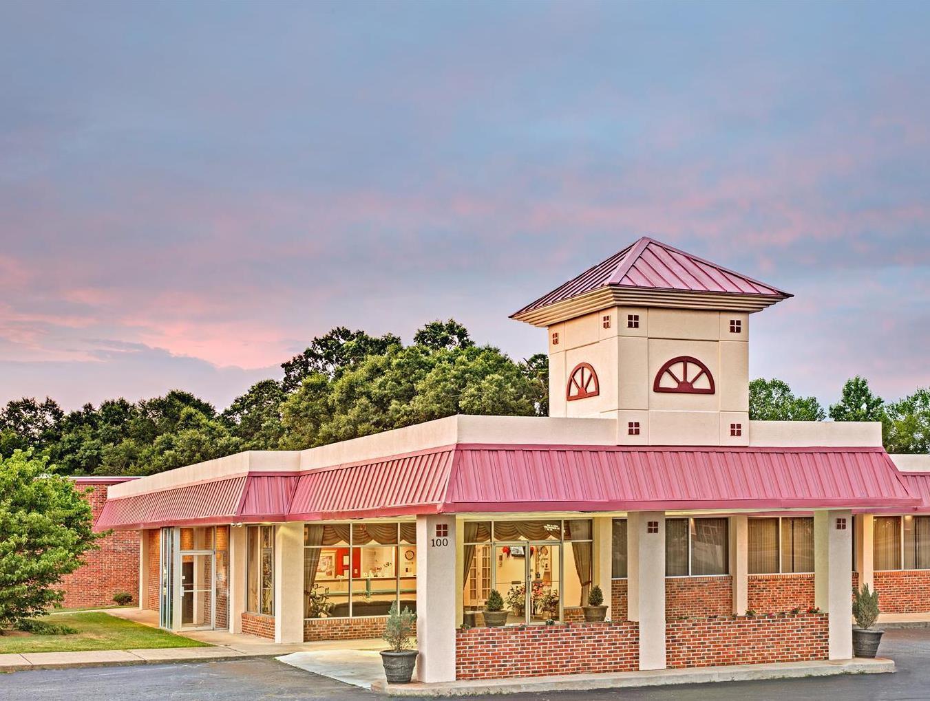 Super 8 By Wyndham Gaffney Hotel Exterior photo